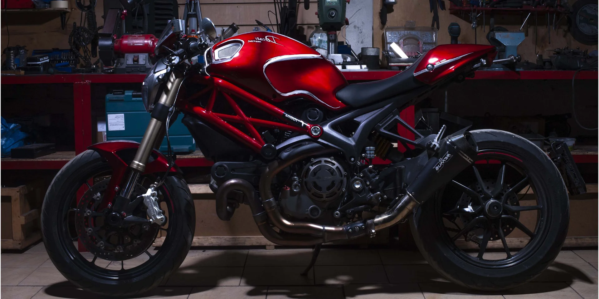 Кастомная покраска Ducati Monster — премиальный красный